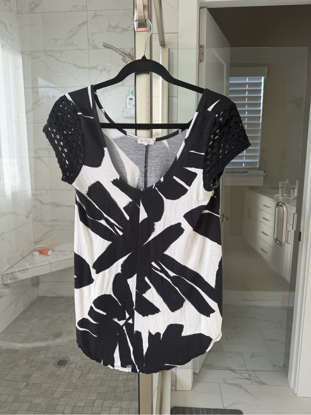 Anthropologie Weston Women’s Black & White Short Sleeve V-Neck Top